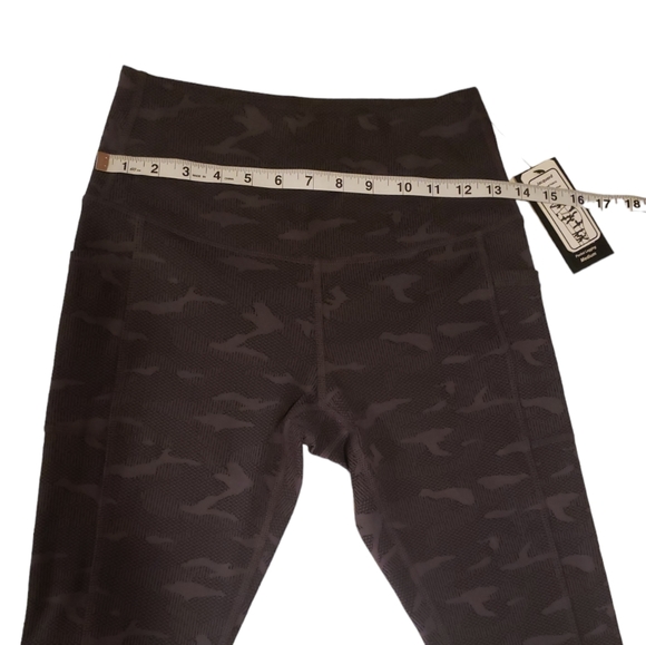 LegEnd Active Women's Medium Camo Leggings - Picture 4 of 9